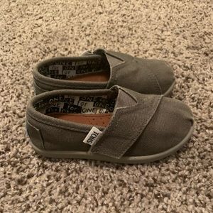 Gray toddler Toms size 6